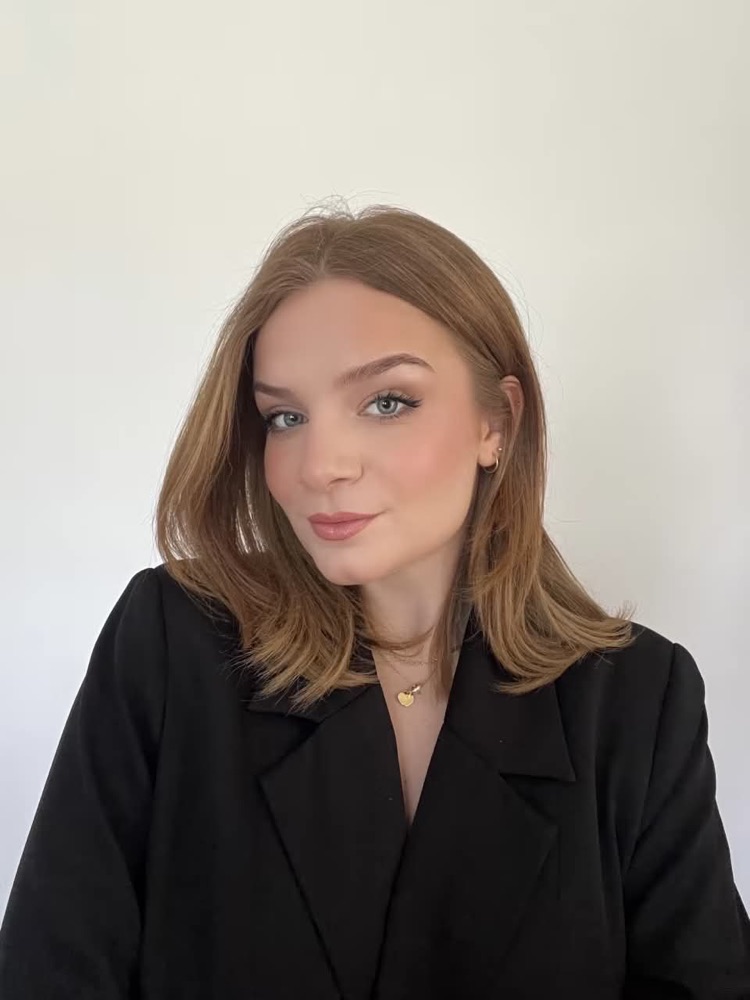 Varga Daniella sminkes